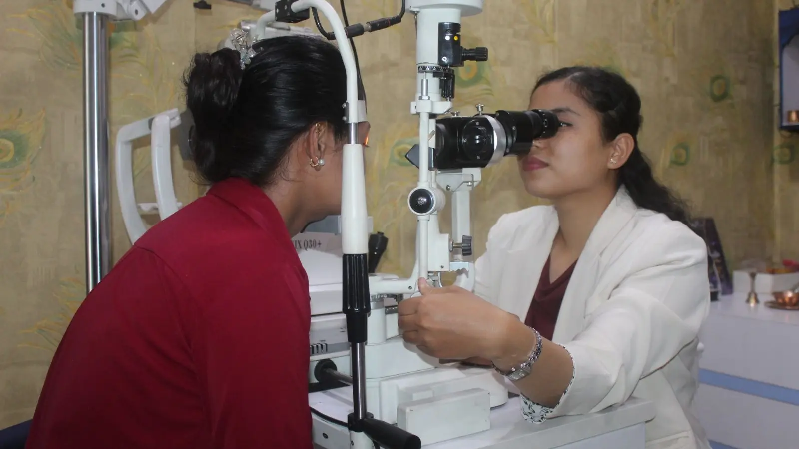 Real clinical examination environment for student follow-up