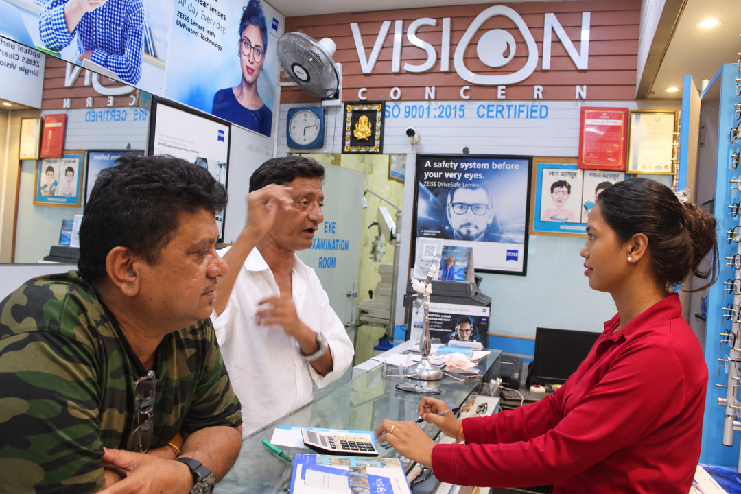Best Progressive Lenses in Nepal (2026 Guide) | ZEISS, HOYA & TOKAI Progressive Glasses – Vision Concern